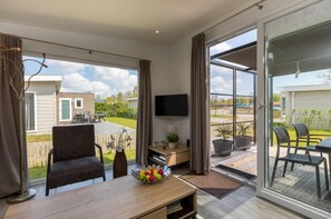 House | Balcony - Brand New Chalet Near the Oosterschelde (Heinkenszand)