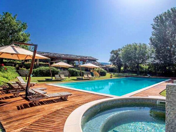 Cottage | Pool | Outdoor pool, a heated pool - Cottage in Tuscany With Pool & Sauna (Terranuova Bracciolini)