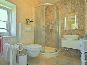 Shower, towels