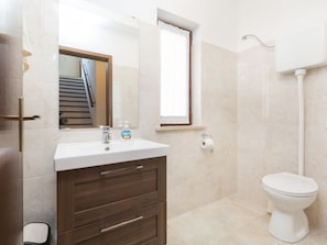 Shower, towels