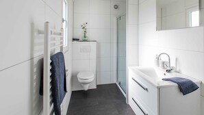 Bathroom - Luxurious Chalet With Jacuzzi, Close to De Veluwe (Lunteren)