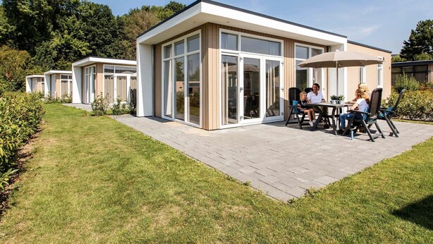 Balcony - Luxurious Chalet With Jacuzzi, Close to De Veluwe (Lunteren)