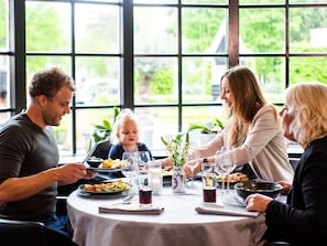 Dining - Luxury Chalet with Outdoor Sauna near De Veluwe (Lunteren)