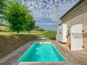 Outdoor pool - Plushy Holiday Home in Morrovalle With Pool & Stunning Views (Morrovalle)