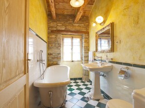Unclassified image, 4 of 34, button - Authentic Villa With Shared Swimming Pool and Magnificent Views From the Watchtower (Koper)