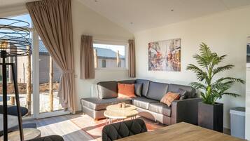 Chalet | 2 bedrooms, individually furnished, bed sheets