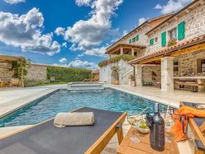Outdoor pool - Renovated Stone Villa in Istrian Style With Private Pool and Whirlpool for 12 People (Sveti Lovrec)