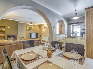 Dining - Renovated Stone Villa in Istrian Style With Private Pool and Whirlpool for 12 People (Sveti Lovrec)