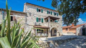 Unclassified image, 2 of 40, button - Villa Consisting of Two Houses, Private Pool and Fenced Area Near Porec (Porec)