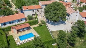 Exterior - Villa Consisting of Two Houses, Private Pool and Fenced Area Near Porec (Porec)