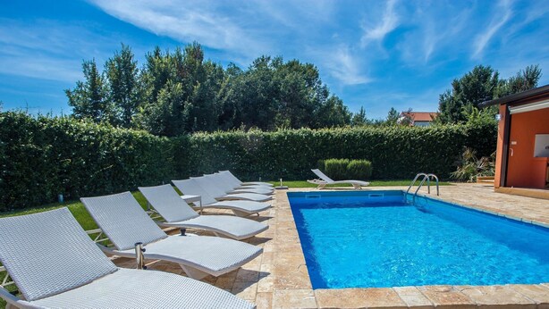 Pool - Villa Consisting of Two Houses, Private Pool and Fenced Area Near Porec (Porec)