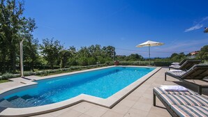 Outdoor pool - Stylish Villa With Swimming Pool in Vižinada (Vizinada)