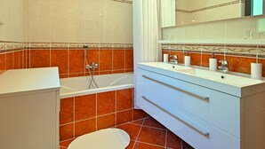 Ensemble douche/baignoire, serviettes fournies