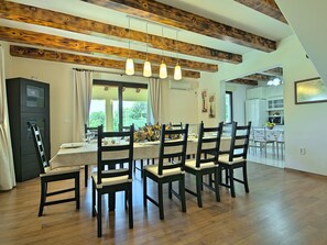 Dining - Stylish Villa With Swimming Pool in Vižinada (Vizinada)