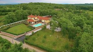 Exterior - Stylish Villa With Swimming Pool in Vižinada (Vizinada)