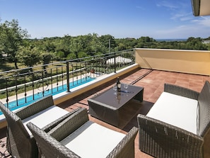 Balcony - Stylish Villa With Swimming Pool in Vižinada (Vizinada)