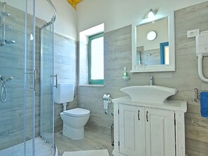 Shower, towels