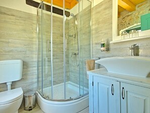 Shower, towels