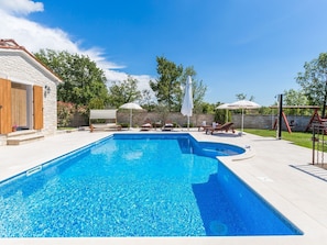 Outdoor pool - Lovely Holiday Home in Tinjan With Heated Private Pool (Tinjan)