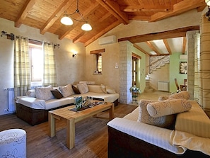 Fireplace, DVD player - Lovely Holiday Home in Tinjan With Heated Private Pool (Tinjan)