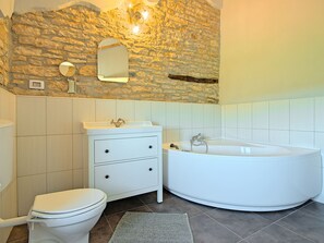 Baignoire, serviettes fournies