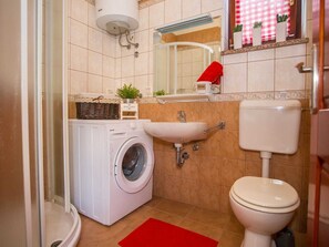 Shower, towels