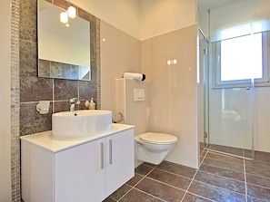 Shower, towels