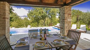 Balcony - Beautiful Villa in Višnjan With Swimming Pool (Visnjan)