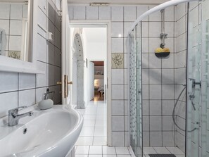 Shower, towels