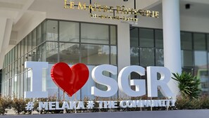 A building with a sign that reads "I ♥ SGR # MELAKA #THECOMMUNITY". - Swan Garden Resort Hotel (Malacca City)