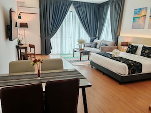 Premier Studio Suite | Desk, free WiFi, bed sheets - Swan Garden Resort Hotel (Malacca City)