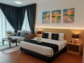 Desk, free WiFi, bed sheets - Swan Garden Resort Hotel (Malacca City)