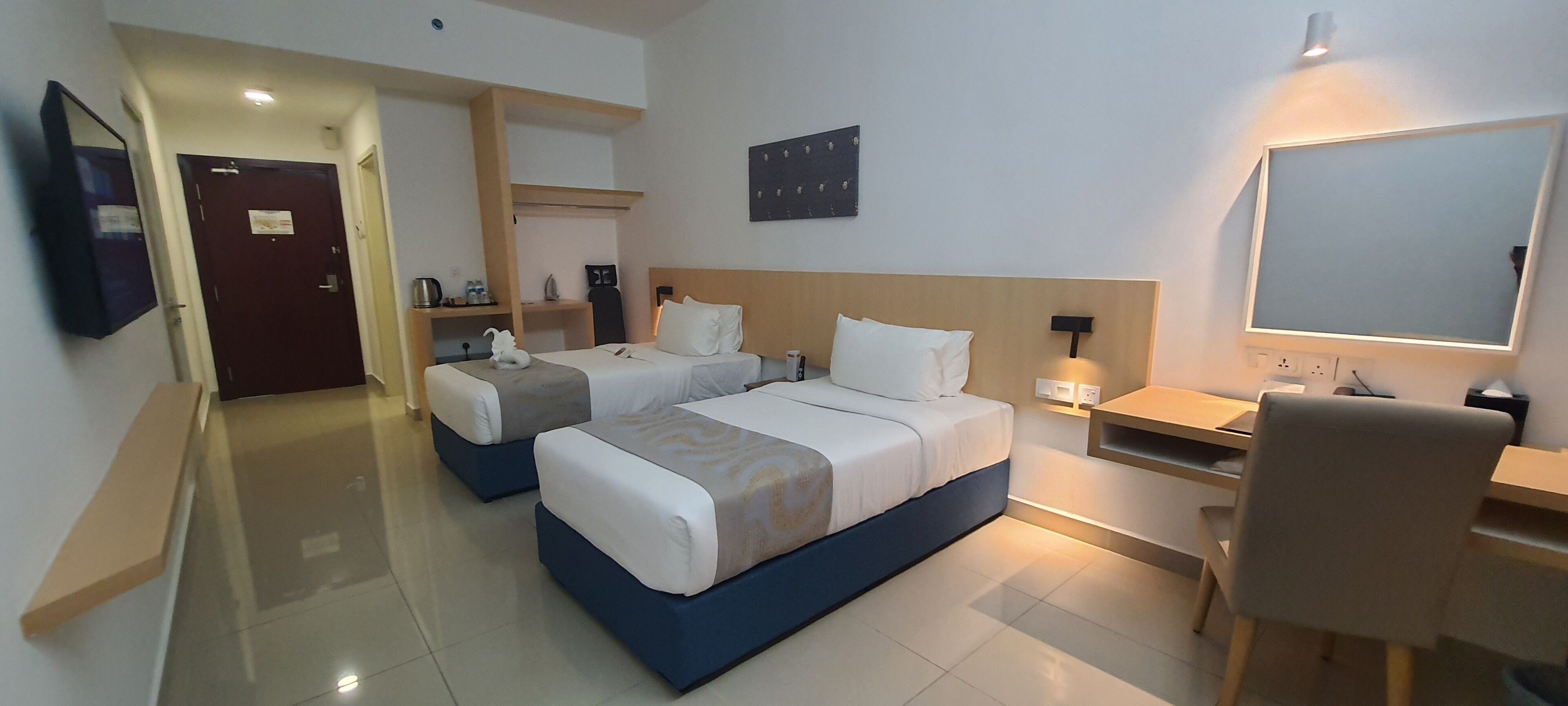 华丽双床房 | 办公桌、免费 WiFi、床单