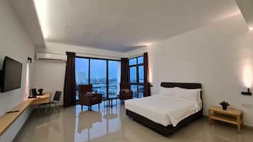 Superior Suite | Desk, free WiFi, bed sheets