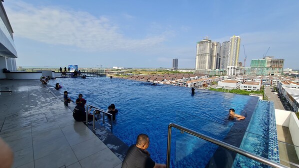 Kolam renang outdoor