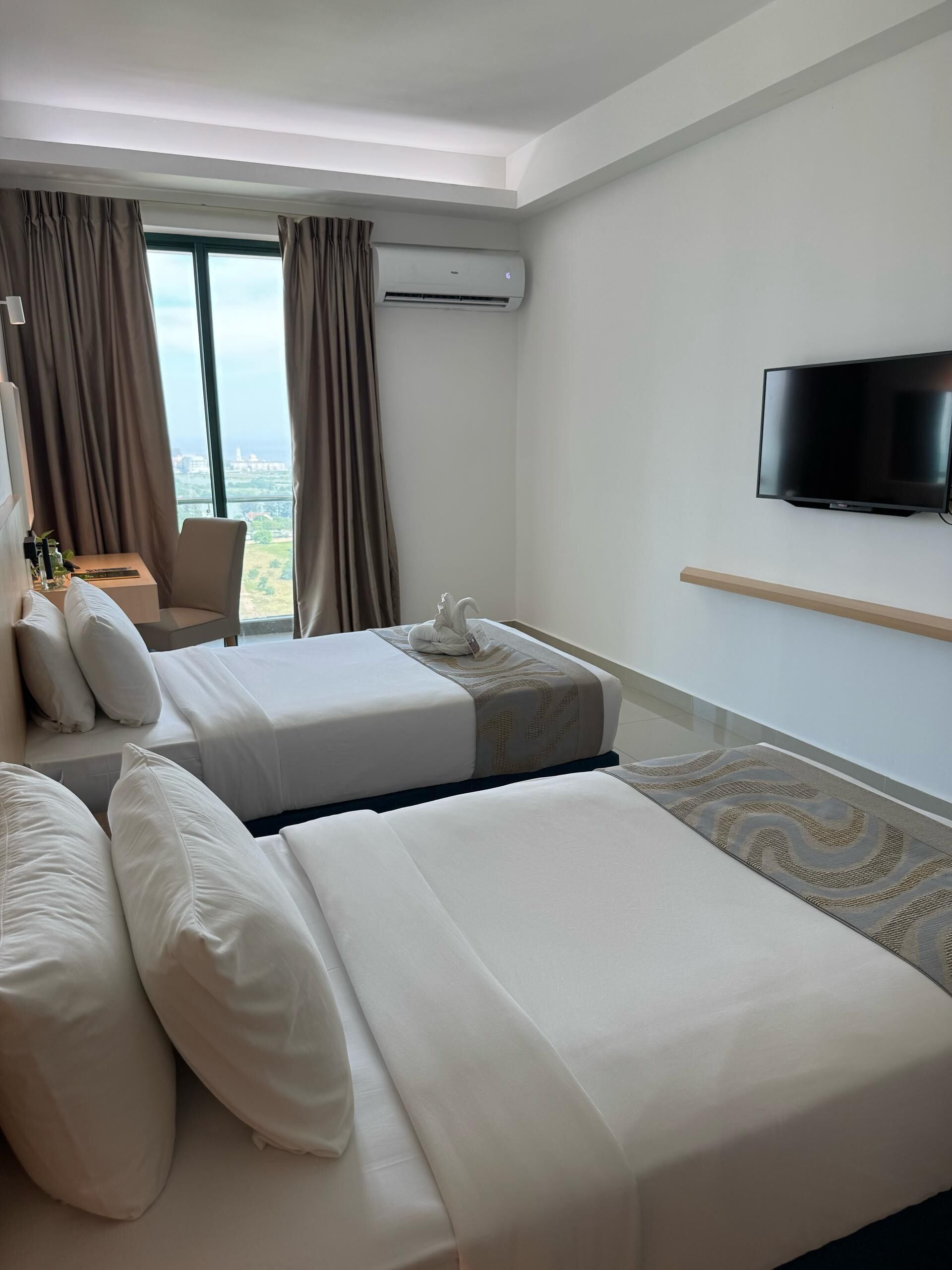 Deluxe Twin Room | Desk, free WiFi, bed sheets