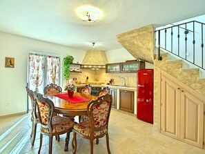 Fridge, oven, dishwasher, coffee/tea maker