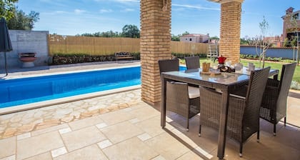 Lovely Holiday Home in Novigrad With Swimming Pool