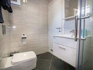 Shower, towels - Lovely Holiday Home with Fenced Garden & Private Swimming Pool near Porec (Porec)