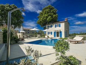 Exterior - Charming Detached Holiday Home for 2 to 4 People, With Private Swimming Pool (Sveti Lovrec)