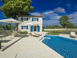 Outdoor pool - Charming Detached Holiday Home for 2 to 4 People, With Private Swimming Pool (Sveti Lovrec)