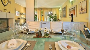 Living room - Beautiful Villa With Covered Terrace and Pool Near the Resort Town of Porec (Tar-Vabriga)