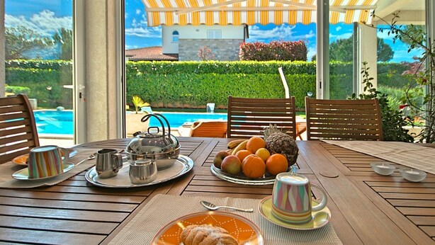 Balcony - Beautiful Villa With Covered Terrace and Pool Near the Resort Town of Porec (Tar-Vabriga)