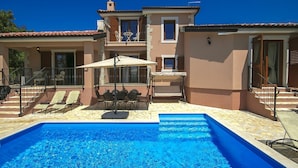 Exterior - Luxury Villa in Fuškulin with Swimming Pool & Hot Tub (Porec)