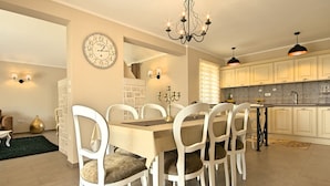 Dining - Luxury Villa in Fuškulin with Swimming Pool & Hot Tub (Porec)