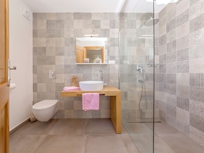 Shower, towels