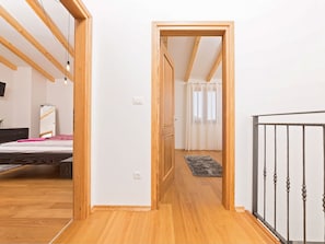 3 bedrooms, bed sheets