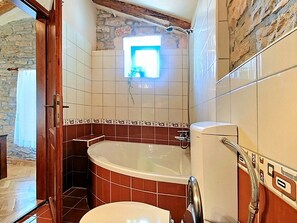 Combined shower/tub, towels - Charming House With Private Pool and Fenced Garden, Near Porec and Beach (Sveti Lovrec)