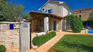 Unclassified image, 3 of 20, button - Charming House With Private Pool and Fenced Garden, Near Porec and Beach (Sveti Lovrec)