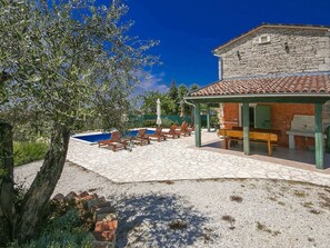 Unclassified image, 2 of 40, button - Charming Cottage With Pool Near Tinjan & the Beach (Tinjan)